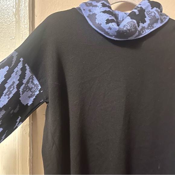 🏷️ totw • black & blue long sleeve sleeve turtleneck with aztec abstract print - Picture 6 of 16